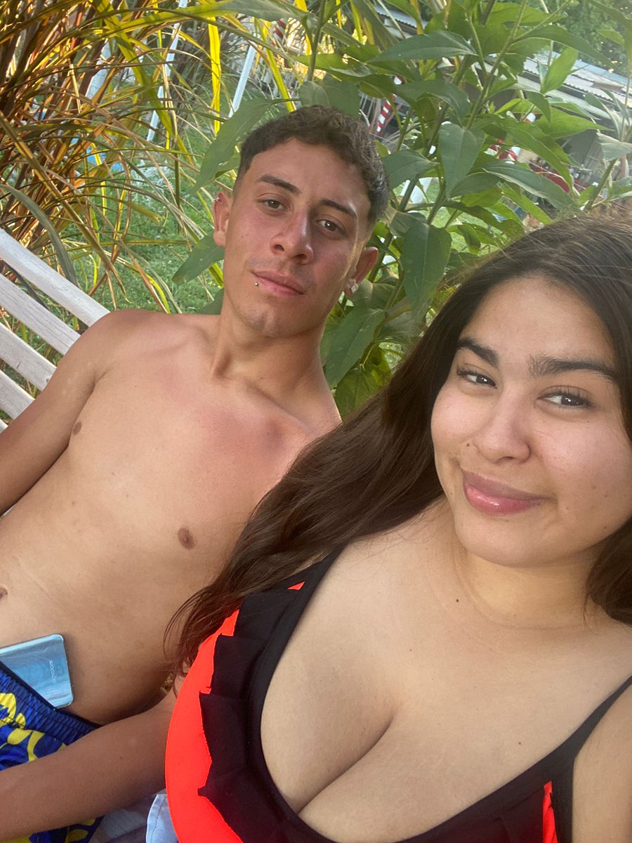 canndebravo's tweet photo. Mi amigo bruno, quien un día decidió llevarme en su piel, quien siempre cae a mi casa con latas y chismes, con el que compartí vacaciones, cumpleaños, fiestas.
quién siempre está para lo que sea, donde sea y cuando sea.
te amo chichi, gracias x todo❤️ https://t.co/kZ8NY0RlXU