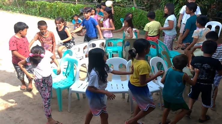 22three7eleven's tweet image. One of my unresolved childhood questions:

Why do Filipinos call the parlor game "Trip to Jerusalem" but the rest of the world calls it "Musical Chairs"?