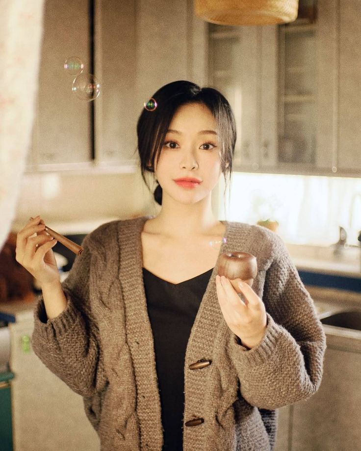 mongstaff's tweet photo. Happy Birthday to our Fox Maknae Lee Gahyun, 
who grew up to be a cool and talented person who walks her own path 🎂🦊 🥳
Looking forward to the photobook
and the debut of actress Gahyun~
#드림캐쳐 #가현 #HappyGAHYUNday #Dreamcatcher #GAHYUN https://t.co/AywqOLKC0u