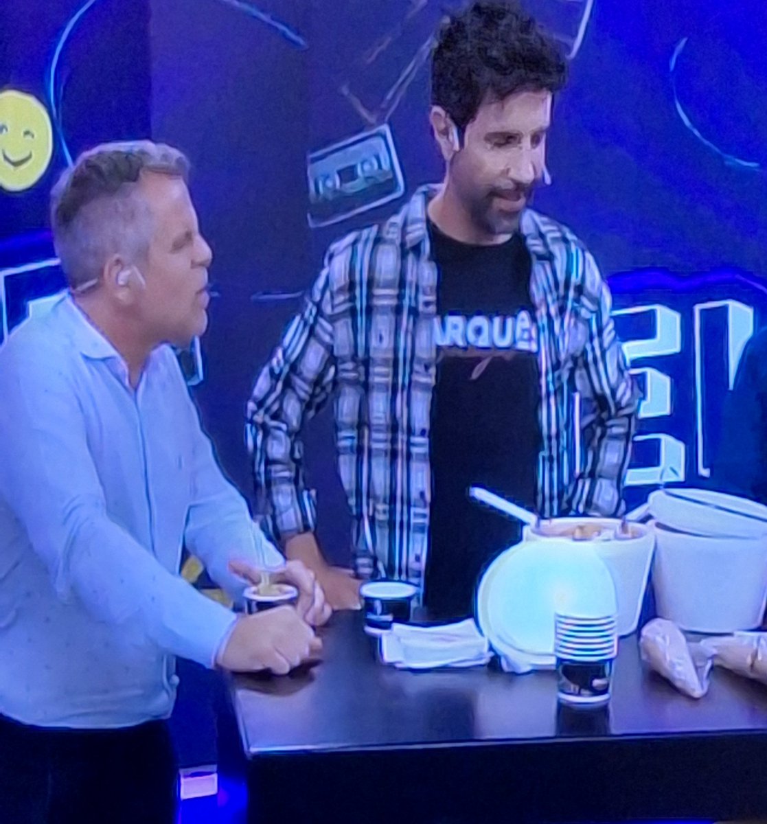 patada_de_mosca's tweet photo. #redespiertos @todonoticias 
2 minutos y todo el universo odia al nuevo que no come helado ... enfermo y la concha de tus vieja en tanga https://t.co/Wk0Dy17Qfe
