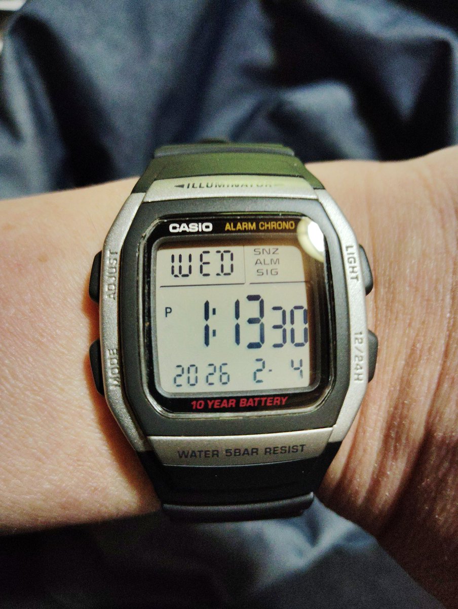 fxc71b's tweet photo. 役所関係に行くときは、CASIO W-96Hをして行きます。時間、曜日、日付、西暦までもが一目で見れて書類記入に大変役立ちます(⁠ ⁠´⁠◡⁠‿⁠ゝ⁠◡⁠`⁠) https://t.co/yBJ1v2Vpnz