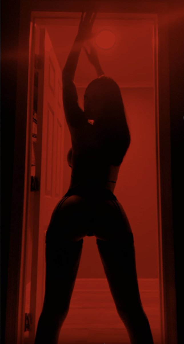 themisslillyy's tweet photo. Screen shots but they hottt https://t.co/6Od8hlvS4y