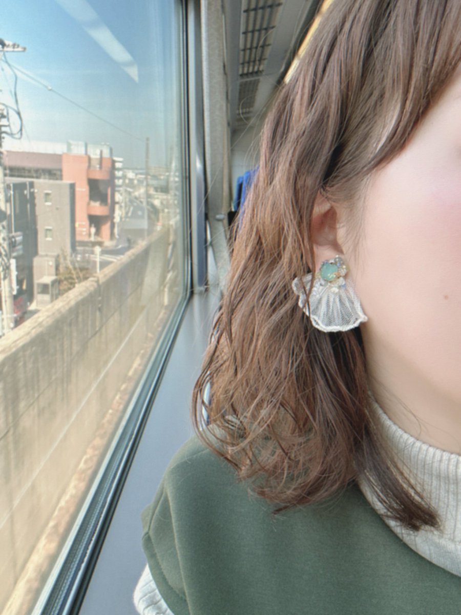 chancham_0's tweet photo. パーマかけ直してお気に入りのイヤリングつけてご機嫌ᕷ*.° https://t.co/BOIDxWnGvx