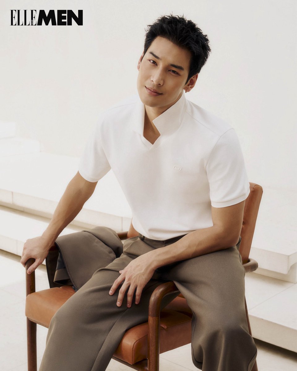 อาโป–ณัฐวิญญ์ ขึ้นแท่นฟรอนต์แมนปก ELLE MEN Thailand ก.พ. ถ่ายทอดเสน่ห์อินทีเมตผ่านโททัลลุคโทนขาว–เอิร์ธจาก Skechers SS26 หลอมความผ่อนคลายกับสปอร์ตชิคได้อย่างลงตัว สมบทบาทแบรนด์แอมบาสเดอร์

#ELLEMENFebruary #ELLEMENThailand #ApoNattawin #SkechersTH