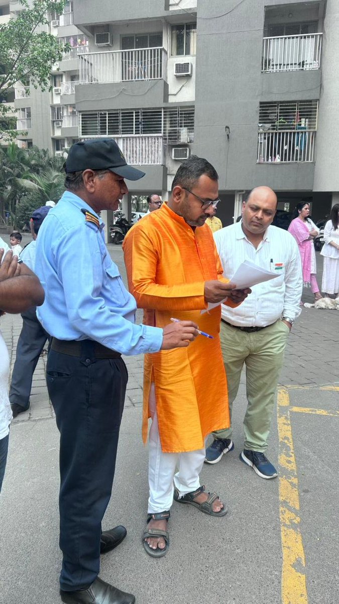VoiceOfPalava's tweet photo. 🏥 On 26 Jan 2026, #VoiceOfPalava conducted a Signature Campaign for the Hospital at #CasaRio, #PalavaCity across all societies.
Residents showed tremendous support, urging @PalavaTheCity @LODHA to complete the incomplete hospital for 25,000+ families in Phase 1. @CMOMaharashtra https://t.co/wZnjMLZSsa