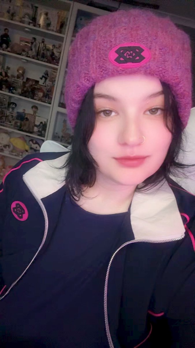 Thank you got my beanies so comfortable and warm 🥰 
 
 <a href="/negacfashion/">Nega C. Fashion</a> <a href="/itsMagenta_/">Magenta Studio Official</a>

#Noeulnuttarat
#MagentaBoy #Noeul