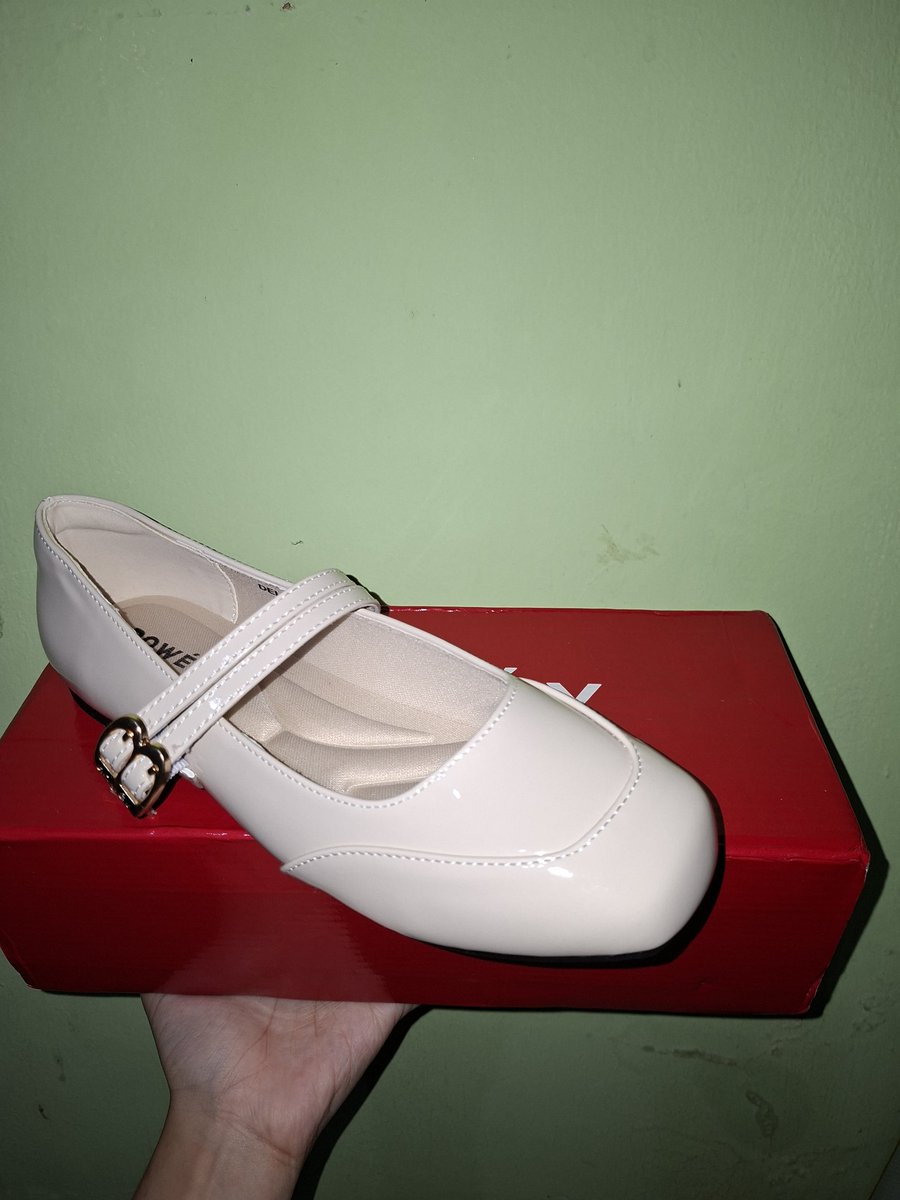 mitpm_'s tweet photo. WTS FLATSHOES DELIMA
warna cream
Size 37 = 23.5 cm panjang kaki

Dijual karna salah ukuran jadi masih baru 
🍊https://t.co/ClpUG09rX6 https://t.co/sqfr9DuTa9