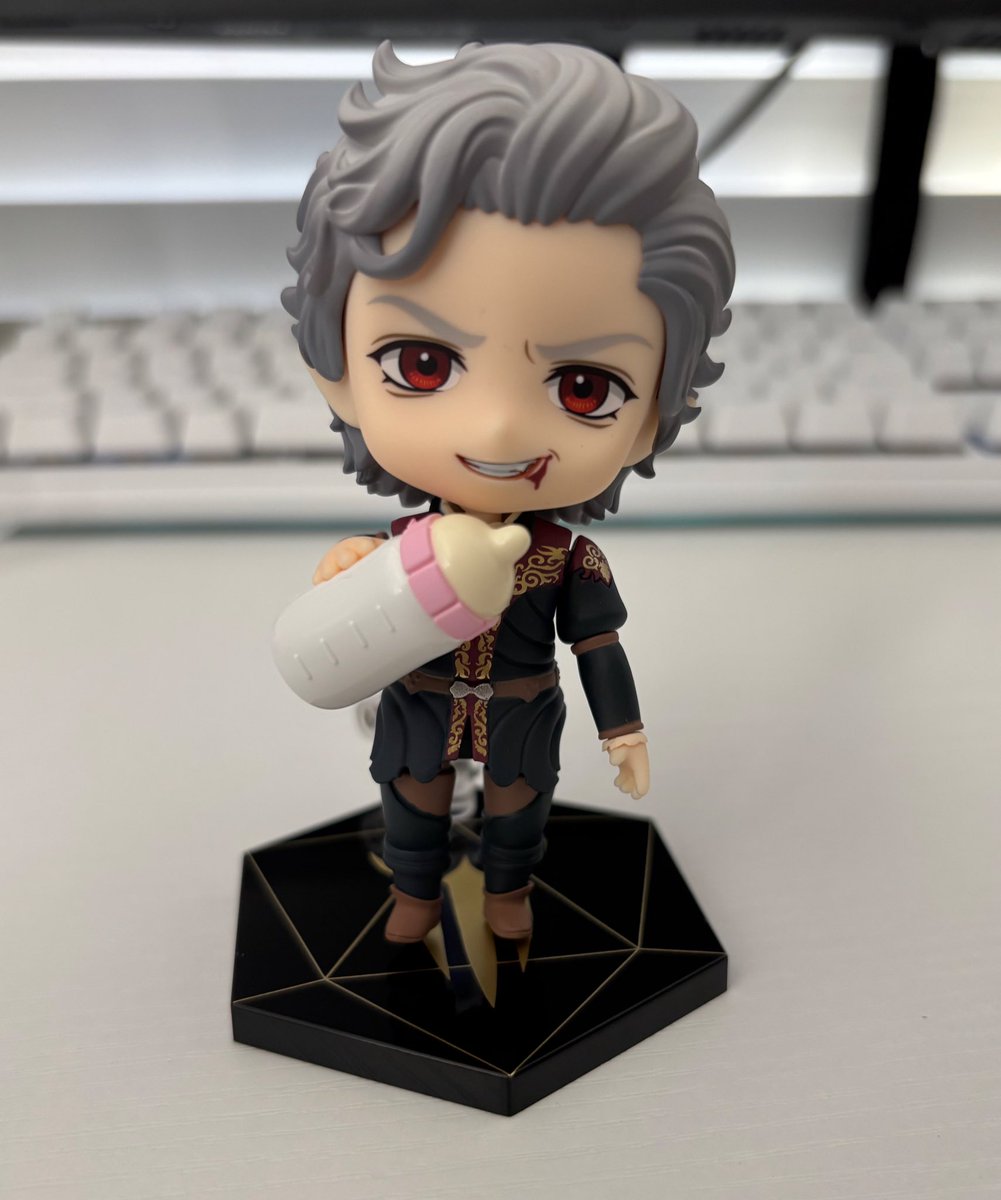 ホリー tweet media