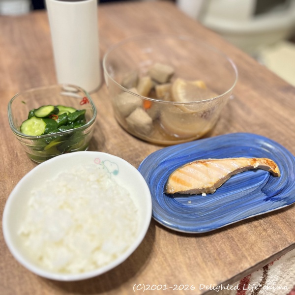 チーズエッグマフィン・栗おこわ・塩鮭～食事記録
2/2（月）の総摂取カロリーは1893kcal、消費カロリーは521kcal、あすけん66点でした。
 - レンレンのひとりごと… chima-renren.hateblo.jp/entry/2026/02/… #食事記録 #レコーディングダイエット #ダイエット #あすけん #今日のごはん