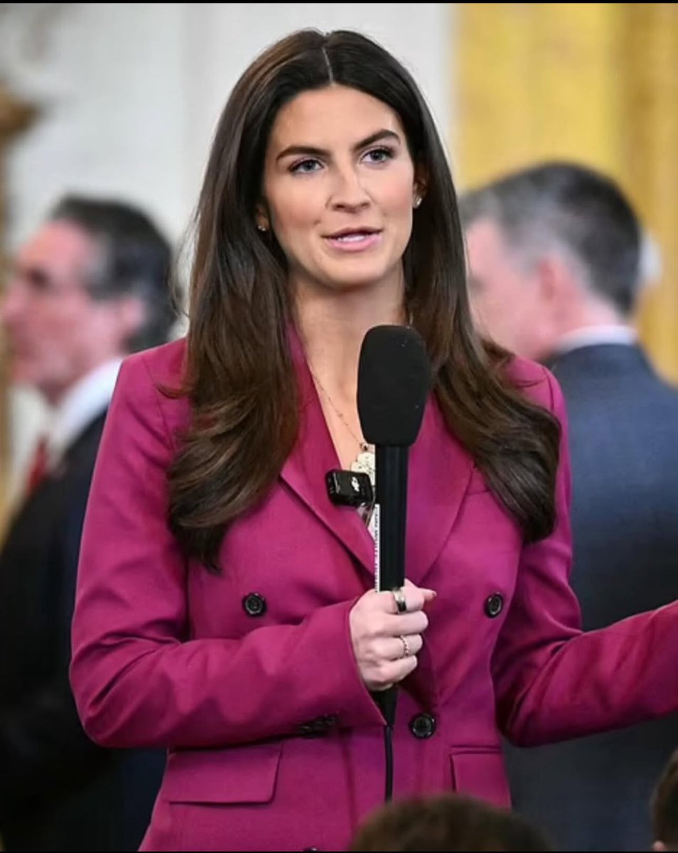 GodlyNations's tweet image. How do you rate CNN's Kaitlan Collins out of 10?