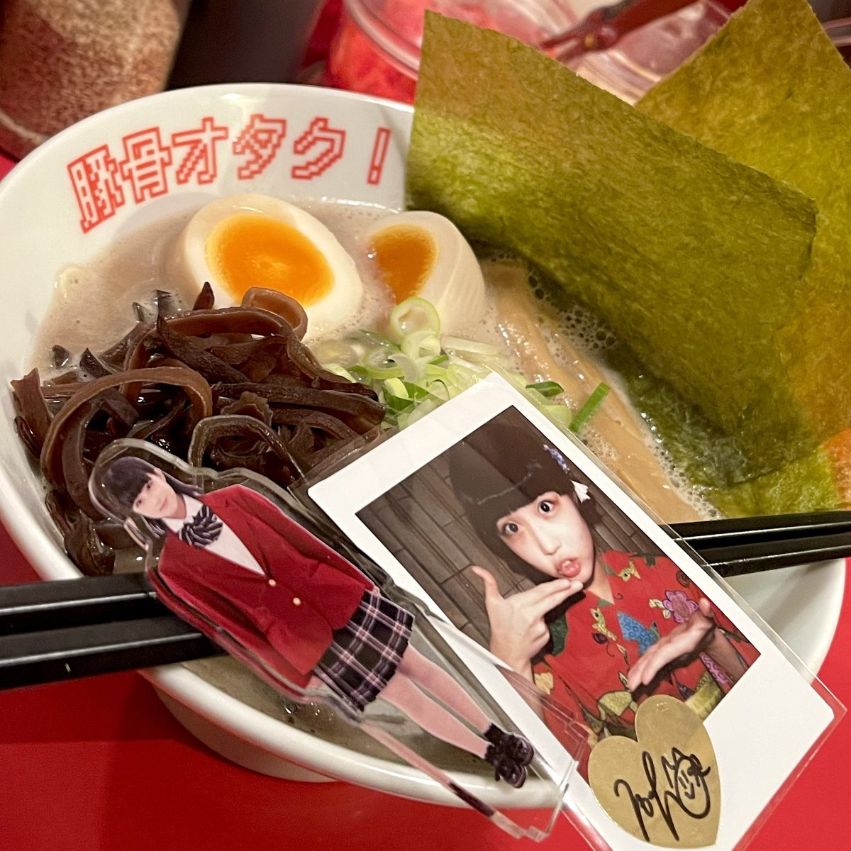 hirohiro_post's tweet image. 全部のせラーメン+アクスタチェキのせ
#香村奈保
#豚骨オタク
