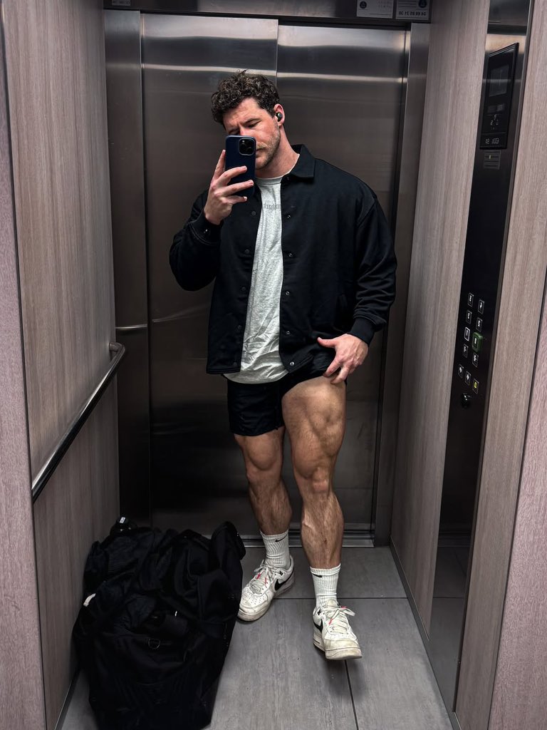 legendpoe's tweet photo. OH IM LOSING MY SHIT THIS IS A GOONING ACCOUNT FOR HIM NOWW AND FOREVER https://t.co/cosxmBKbAm