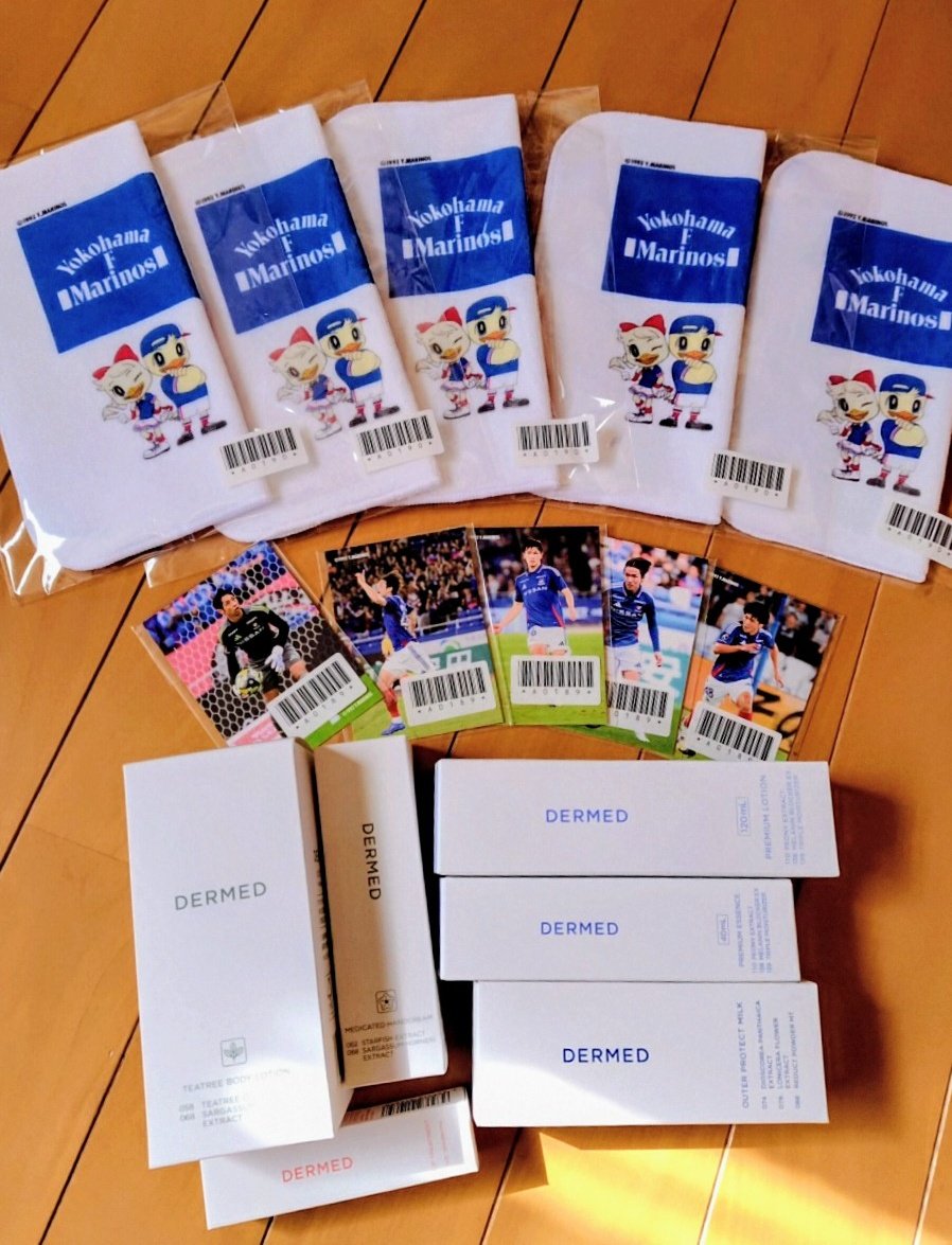 chiezou79's tweet photo. @dermed_jp さんからマリノスキャンペーンに合わせて買った愛用の品が午前中に到着🏠!
5アイテム買ったからかな、対象5選手のカードコンプ出来た🙆♀️
これからもよろしくお願いします🙇♀️
#DERMED https://t.co/VxXGVjoImX