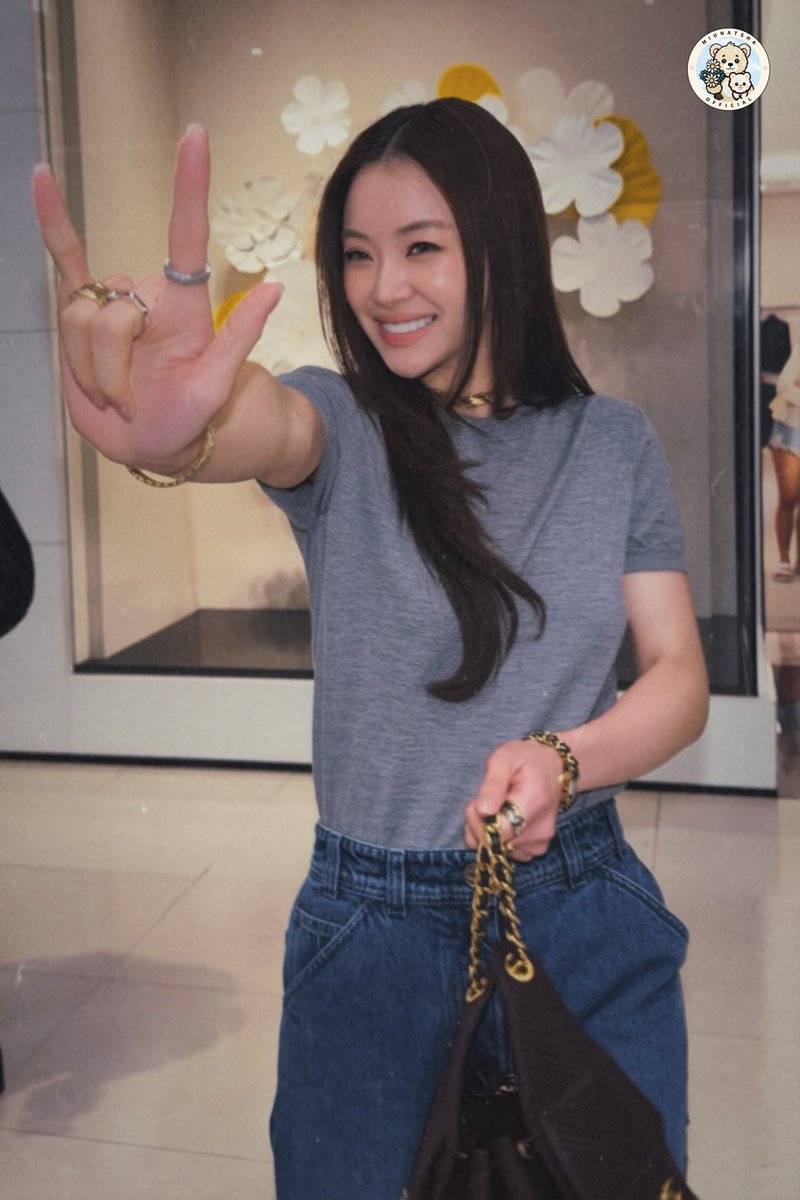 miunatsha_fans's tweet photo. นี่แหน่ะะะะะ🤟🏼

LENAMIU COCO CRUSH CHANEL
#CHANELxLenaMiu
#หมิวณัชชา #MiuNatsha https://t.co/6RyhxWm5ON