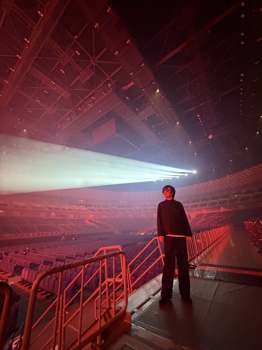Taka_ZETKI's tweet photo. 今夜は #超英雄祭2026
2002年、初めてハリケンジャーに関わってから24年。
楽曲コンペに曲を出した2001年から数えると、スーパー戦隊とともに四半世紀を歩んできました。

この間、一作品も休むことなく、歌手として、作家として関わり続けてきました。

本日の超英雄祭は、ひとつの区切り。
そして新しいシリーズへの期待も胸に、今日は思い切り皆さんと一緒に楽しみたいと思います。

よろしくお願いします。
#超英雄祭