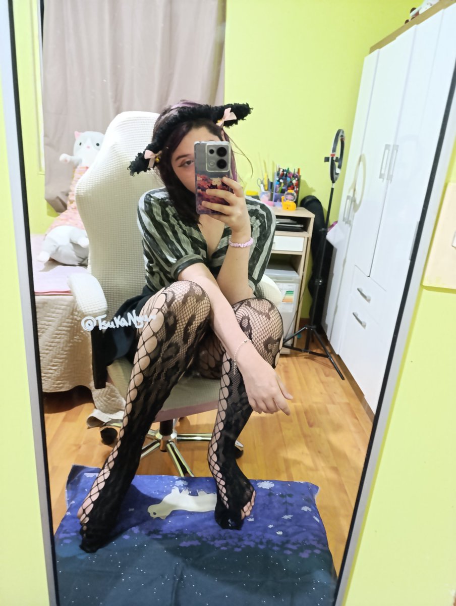 TsukaNyu's tweet photo. 🎀 Corderita con piernas animal print UwU https://t.co/F6an5qQebX