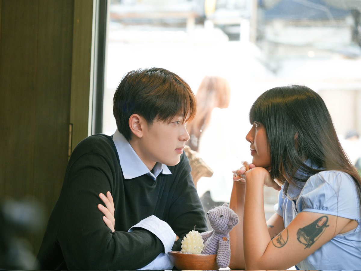 ANiceEnt's tweet image. วาเลนไทน์นี้คนมีคู่ต้องเปิด คนโสดโปรดระวัง! TEMI ชวนคลั่งรักขั้นสุด
ในซิงเกิลใหม่ “อวดคนทั้งโลก (flex the world)”

#อวดคนทั้งโลก  
#flextheworld 
#TEMI
#kiddorecords

หลังจากปล่อยเพลงฮิตติดชาร์ตอย่าง “คุณนายตื่นสาย” ไปเมื่อปลายปีที่ผ่านมา กับน้องใหม่ไฟแรง TEMI