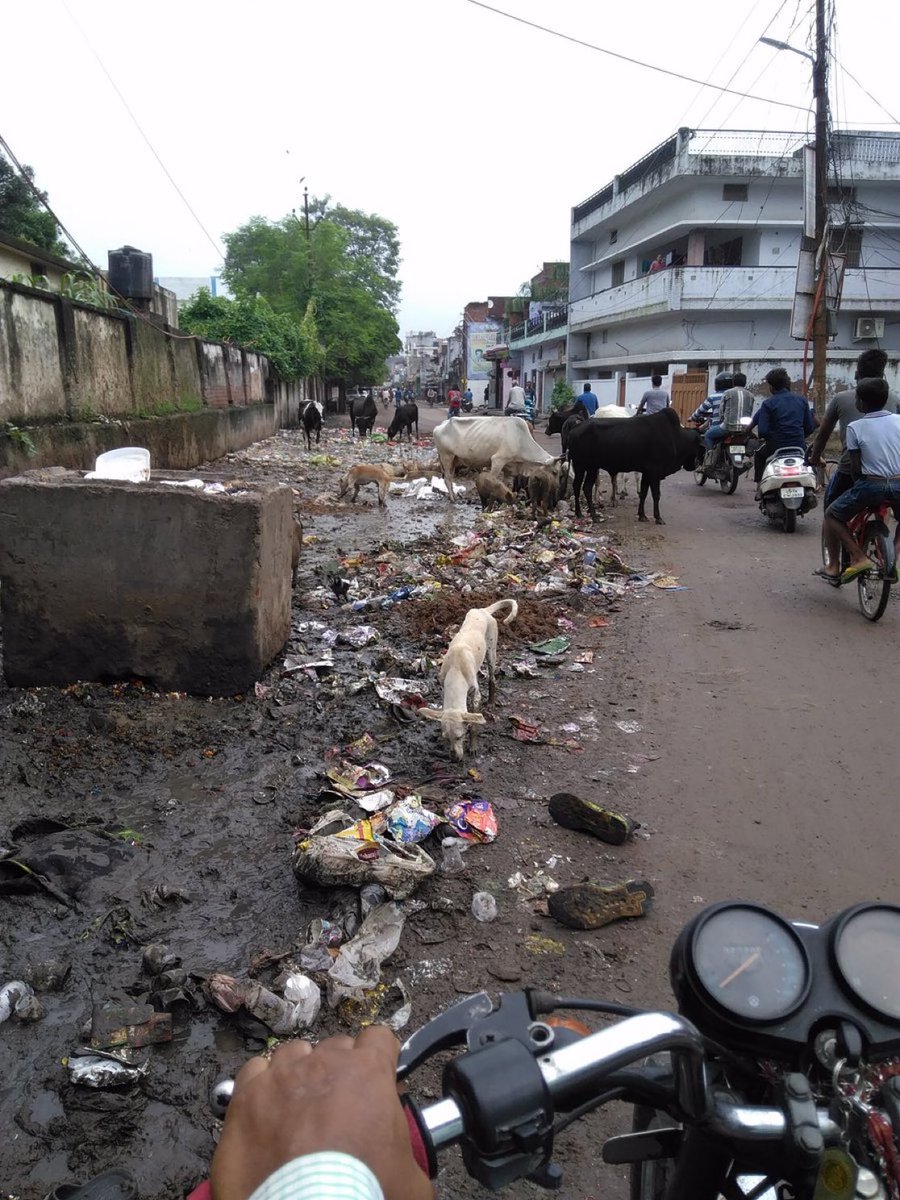 RoshanKrRaii's tweet image. India is a country with most municipal corporations in the world.

Every mohalla , Galli &amp;amp; locality is covered by 3 layer of Govt. (Municipal, State, Centre), each have their own budget.

&amp;amp; Yet most of our streets look worse than the streets of Burundi or South Sudan.

Why?