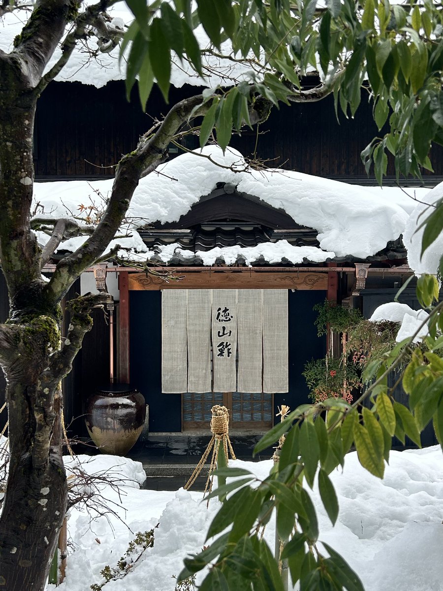 Bs1F5's tweet photo. 雪で一面真っ白な余呉
特急しらさぎ
徳山鮓さん
冷えた体に鴨鍋の暖かさがしみたー https://t.co/JV7q7cxiUp