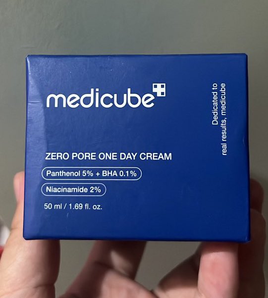thinkerbeluck's tweet photo. Wts ￼Medicube Pore One Day Cream 50ml (NEW)
211k (harga ofc 356k)
https://t.co/eLGzVLDTnz https://t.co/pfoEITeLYh