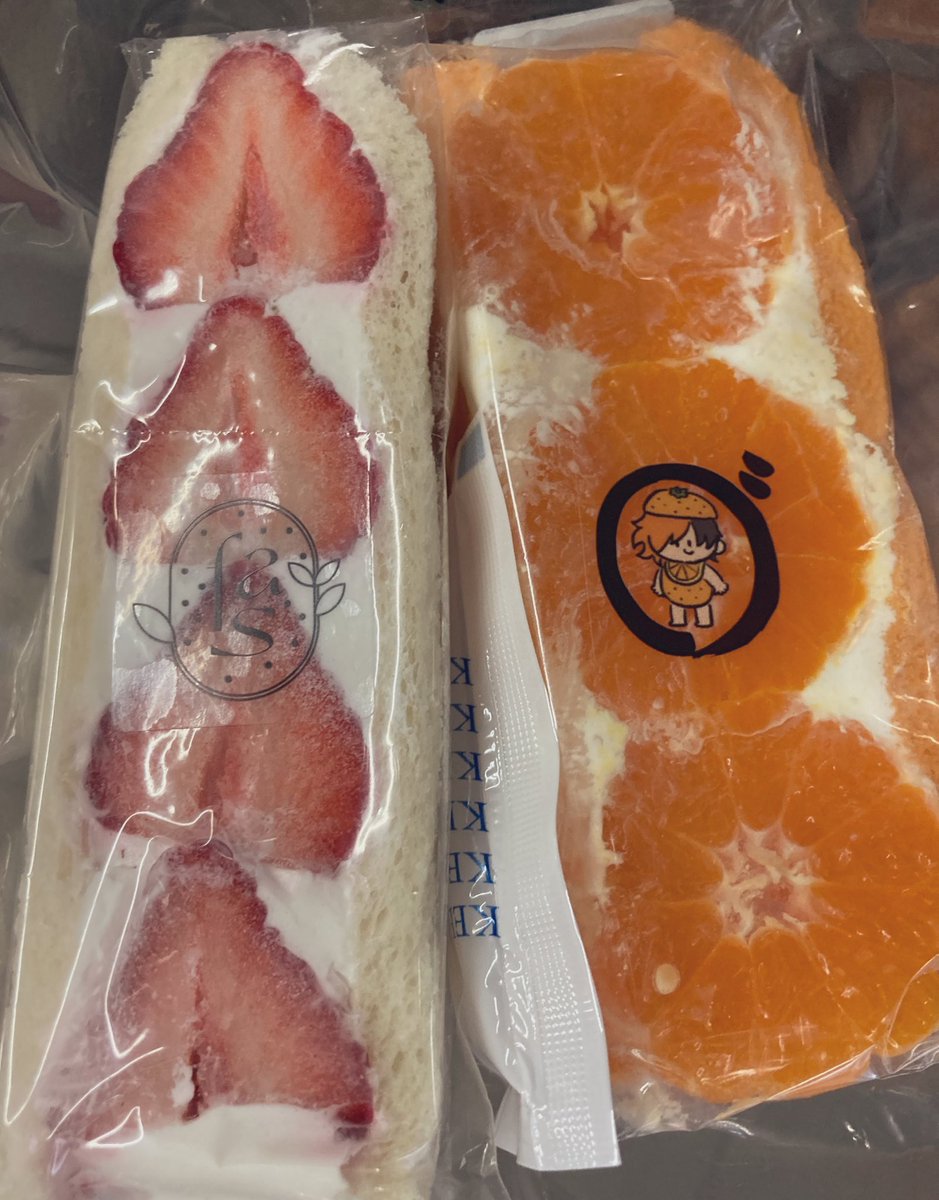 たまたま立ち寄ったらコラボしてた！

2つともコラボにしたかったけどそのためにわじわじ来たと思われたくない変なプライドのため買わなかったwww

左ビーガン用
右乳製品

らしい現金使えなかた💸