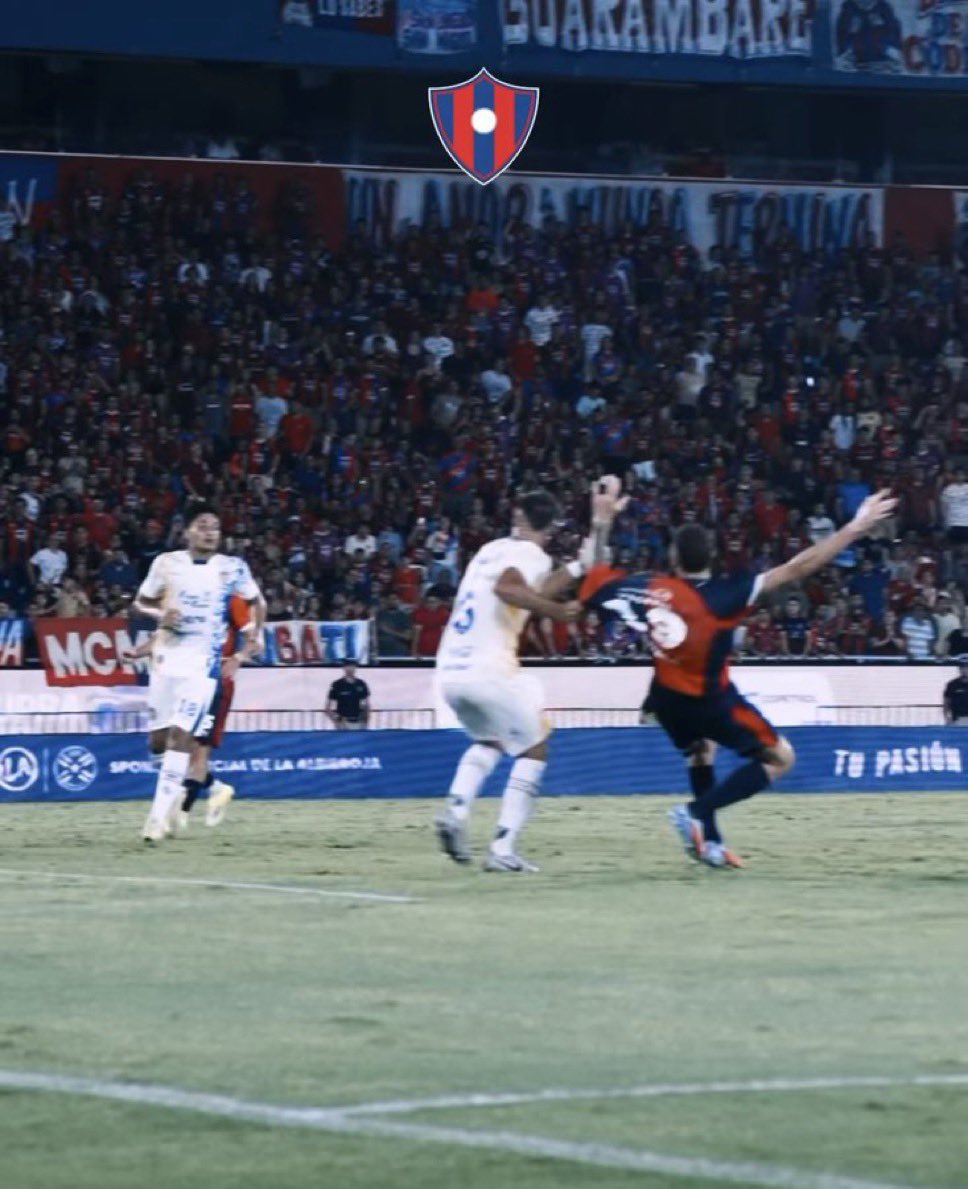 fermen77's tweet image. No fue penal hei/pero este sí fue bien cobrado heimi