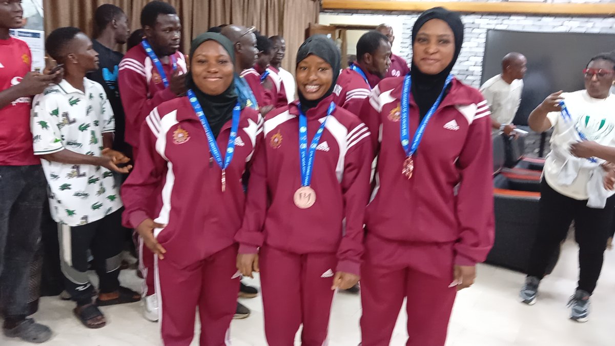 lautechofficial's tweet photo. Presentation of medals to Ladoke Akintola University of Technology, Ogbomoso Athletes to the Unijos 2025 NUGA games by The Vice Chancellor, Prof. Rasaq Olatunde ROM Kalilu

Link https://t.co/k11Sh6UmKA

Hastags #lautech #unijos #nuga #2025 https://t.co/sMEyebhYIq