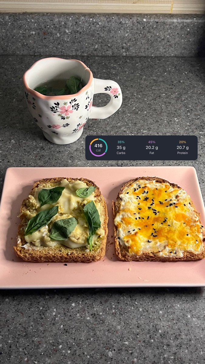 كل يوم ادور وصفات فطور  
وكل يوم افطر نفس فطوري المعتاد
الحمدلله على النعمه 🧀🥪🍳🍯