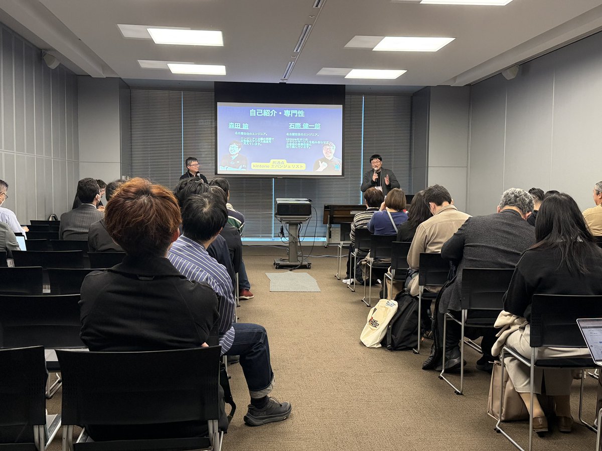 p52_rocca's tweet photo. なぜ面白いkintone hack
ノーコードツールのコンテストに参加してみた
#kintonehack の裏話🦻
オーディエンスのみなさまの大半 #kintone 使ってるよ👋って人多かった🥰
サイボウズの中の人も😎
#tcp2026 #ノーコード https://t.co/4zwp1hc5pC