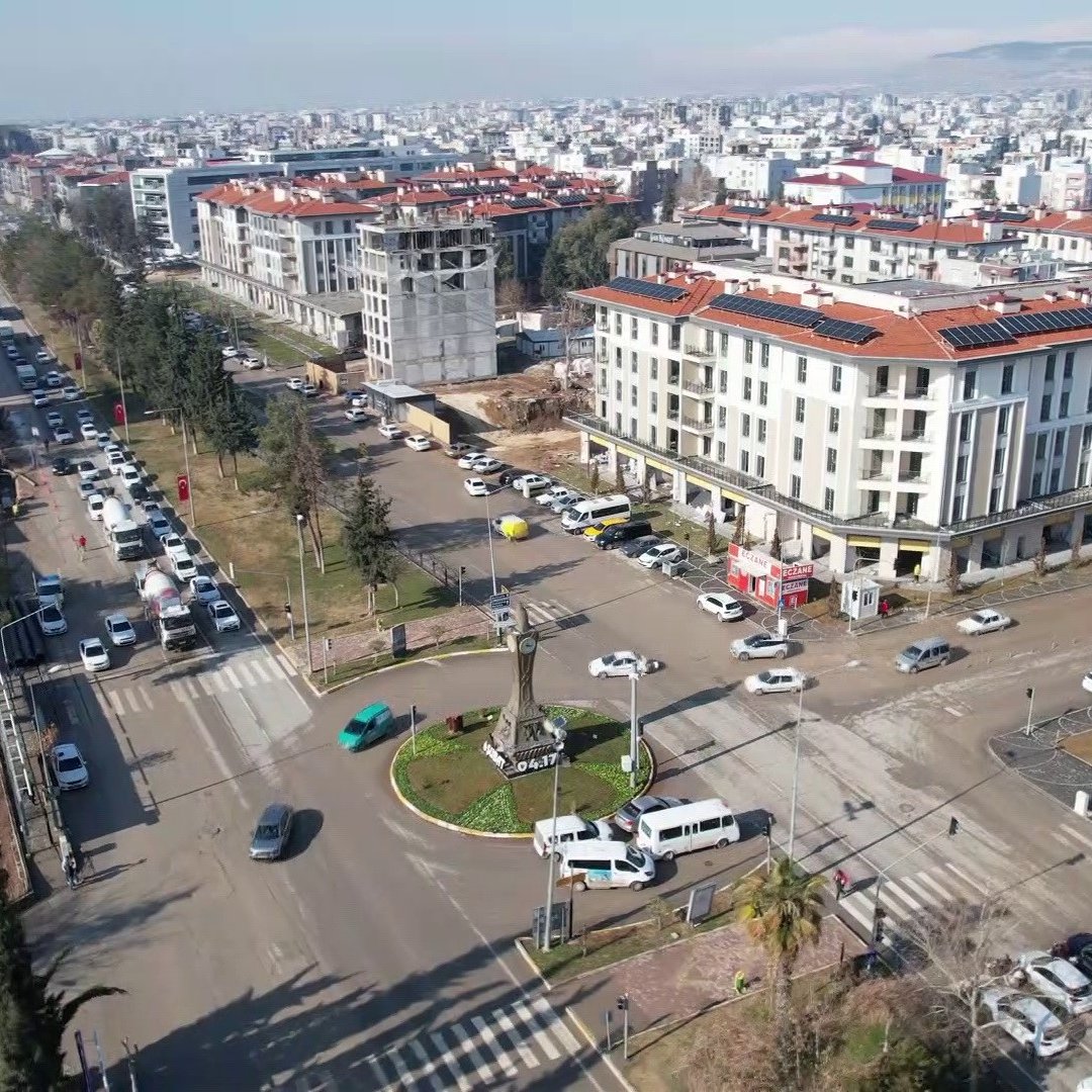 bpthaber's tweet photo. Adıyaman'da kentin simgesi olan saat kulesi 3 yıldır 04.17'yi gösteriyor. https://t.co/8ITcWyegBZ