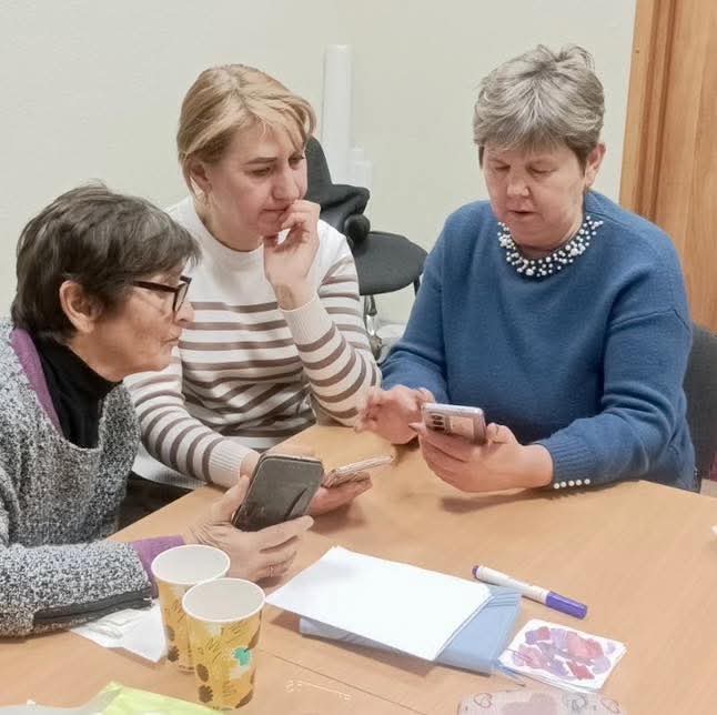 HFoundation2025's tweet photo. In Dnipro: “Time for Yourself” group helps people slow down, name emotions &amp; reconnect through reflection, creative exercises &amp; calm practices—finding inner strength &amp; hope amid fear.
Thank you, Heartstone Family, for these warm, healing spaces. 💙💛 #HeartstoneFoundation https://t.co/ixaCEYNBgT