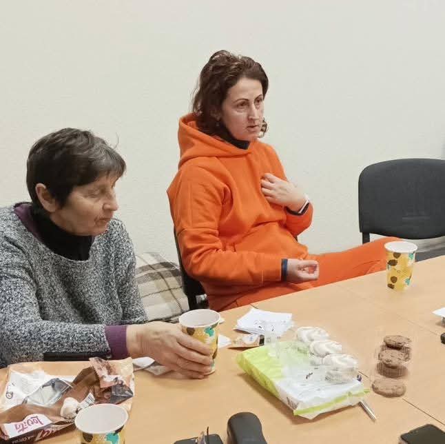 HFoundation2025's tweet photo. In Dnipro: “Time for Yourself” group helps people slow down, name emotions &amp; reconnect through reflection, creative exercises &amp; calm practices—finding inner strength &amp; hope amid fear.
Thank you, Heartstone Family, for these warm, healing spaces. 💙💛 #HeartstoneFoundation https://t.co/ixaCEYNBgT