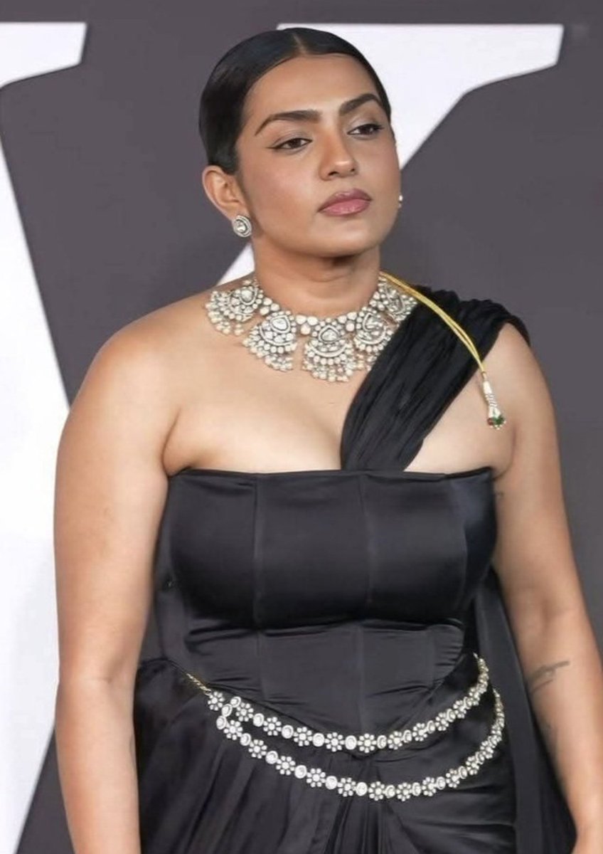 Thick and dusky pottachi here 😍🙈