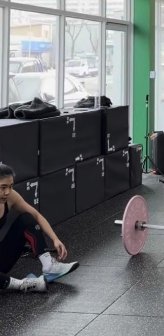 체육관 계정에서 또니찾기... 제발 여며 이여자야