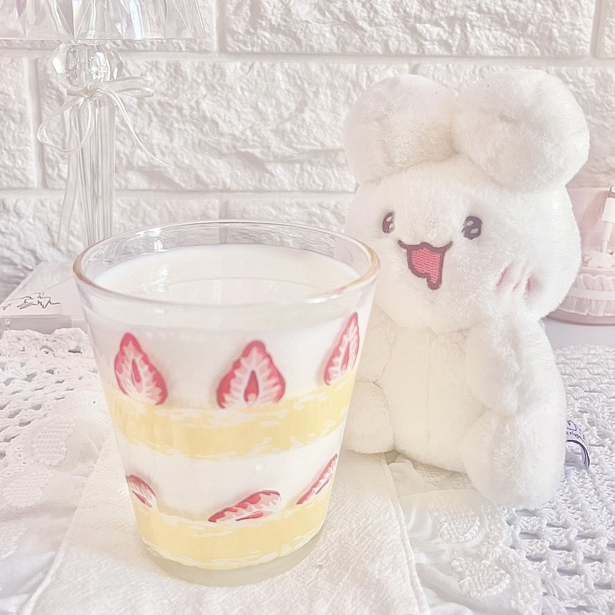 우유를 부으면 완성되는 딸기 쇼트케이크 컵⋯♡