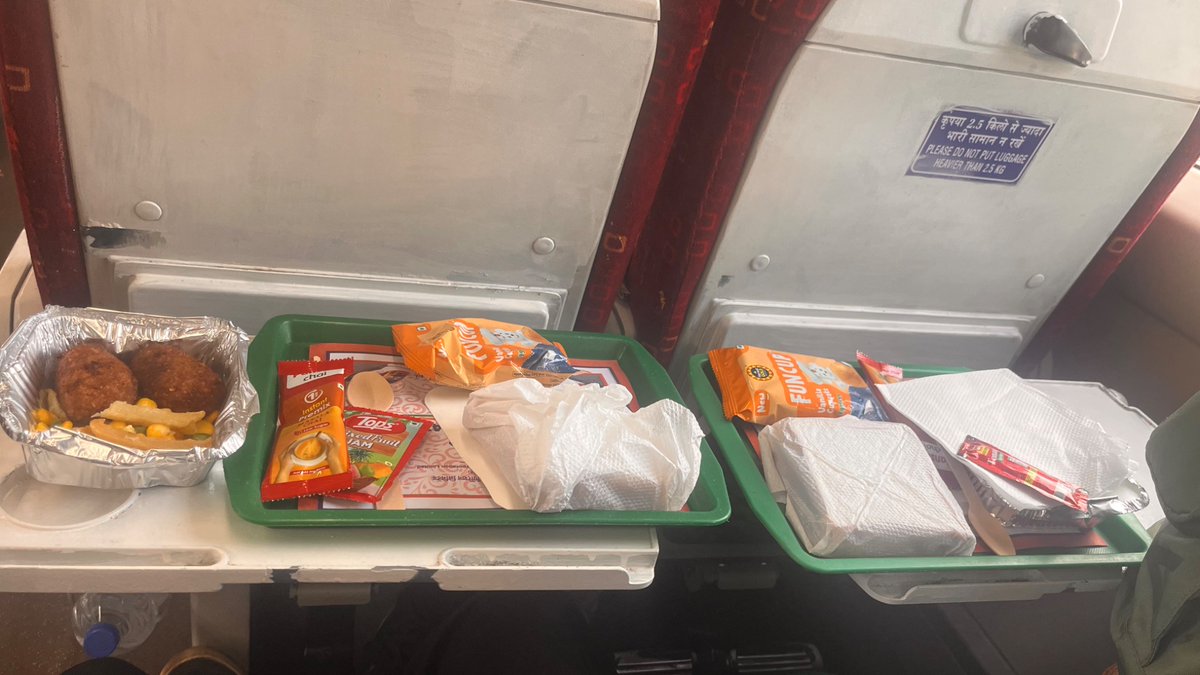 kulshreshthaanu's tweet photo. @IRCTCofficial @eCateringIRCTC @VandeBharatExp very poor experience of food in Vande bharat…is this the way to serve food when u call vande bharat dream of our honourable PM….at least maintaIn the standards…pnr 6162944731
Train is semi-high-speed, breakfast is full local https://t.co/wUQBSLbazT