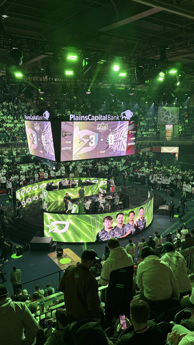 zellybug2's tweet photo. First time at a Major and wow… Texas OpTic Major 1 2026 was INSANE. The energy, the crowd, the matches—such a fun, exciting experience I won’t forget 💚 @JeremyClip https://t.co/jtsYgggTXS