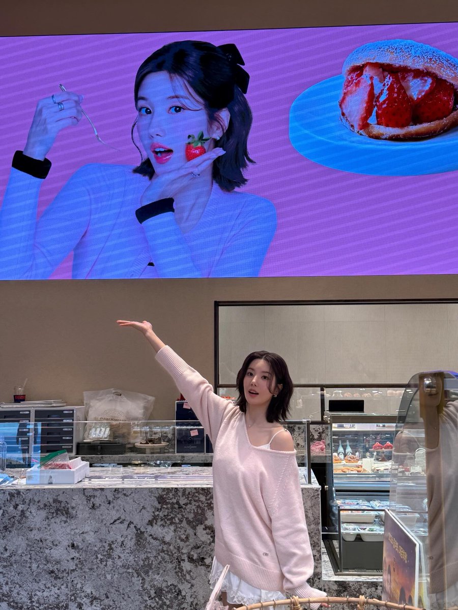eunchanted927's tweet photo. this must’ve been a surreal moment for her 🥹 https://t.co/okBGcAoP5F