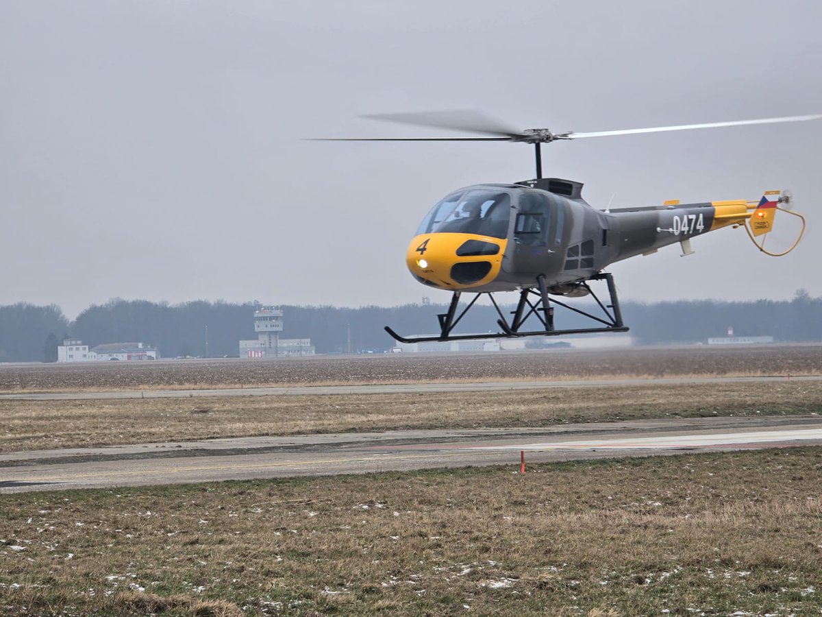 Aerofacility_O's tweet photo. 総飛行時間15,000時間を達成!
チェコ共和国国防省が運用するエンストロム・ヘリコプター機隊が本日、この節目を記録しました。機体番号0474が15時27分にプジェロフへ着陸し達成しました。
#エンストロム
#Enstrom
#480BElite
#480B
#ヘリコプター https://t.co/DmocJTE0Ls