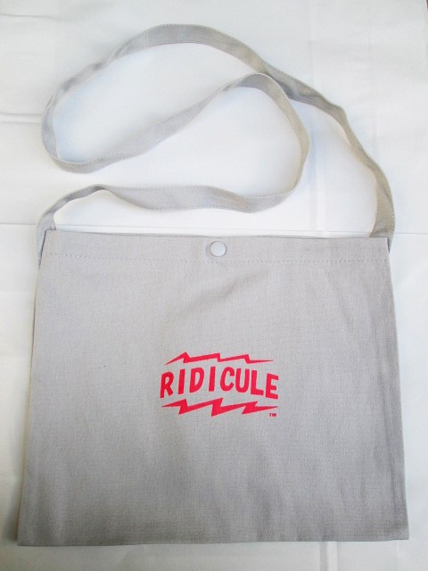 以下の商品は、本日の出張 MAD SECTION 限定販売品となります。

・RIDICULE サコッシュ(ブラック、ネイビー、ナチュラル、グレー)　￥1.000-

・RIDICULE マイクロリップストップ ジャケット　￥3.000-

少量のみの販売となります。
売り切れ次第、販売終了になります。
ご了承ください！
