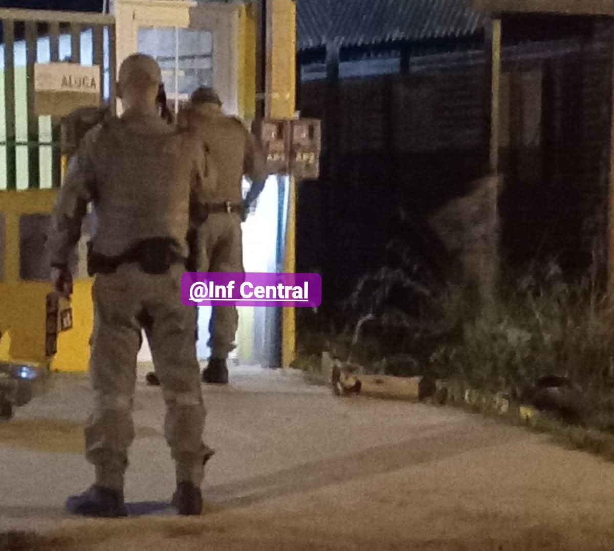 infcentral's tweet photo. #Urgente | UNA PERSONA FUE ASESINADA EN CHUI BRASIL
#Frontera

Un hombre fue hallado sin vida en la vía pública, por calle Paraguay.
El hecho ocurrió sobre la 01:00 de este miércoles.

Trabaja la Brigada Militar. No hay información oficial sobre la identidad de la víctima https://t.co/XZKpQod4gR