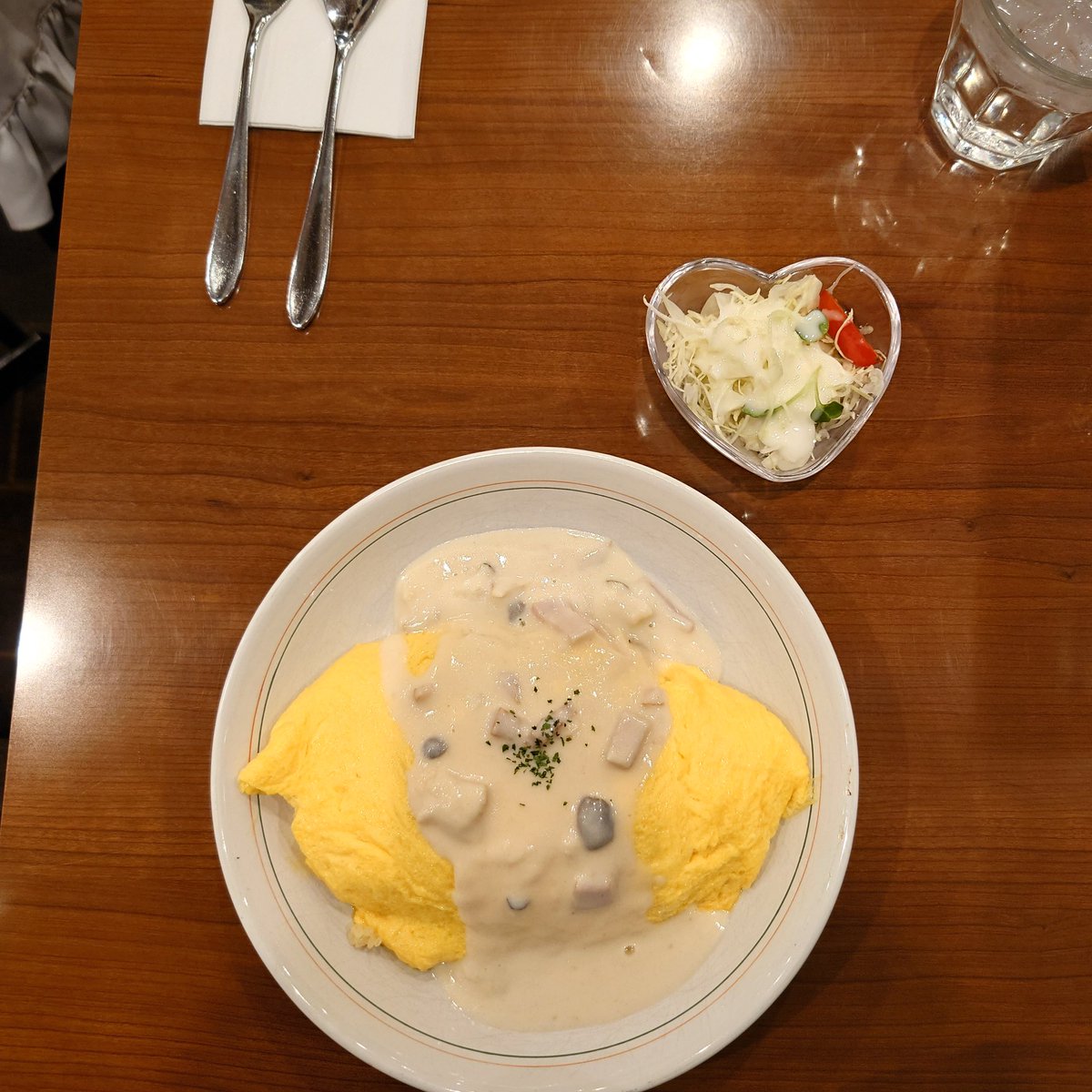 cappugitan's tweet photo. なんばe-maidにてお昼ごはん😋🍴
 #emaid  #メイドカフェ  #大阪  #なんばの��店 https://t.co/mGpjmjdtct