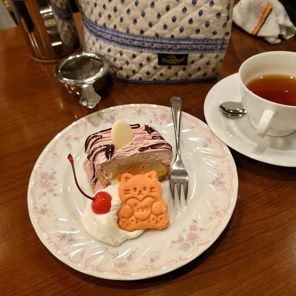 cappugitan's tweet photo. なんばe-maidにてお昼ごはん😋🍴
 #emaid  #メイドカフェ  #大阪  #なんばの��店 https://t.co/mGpjmjdtct