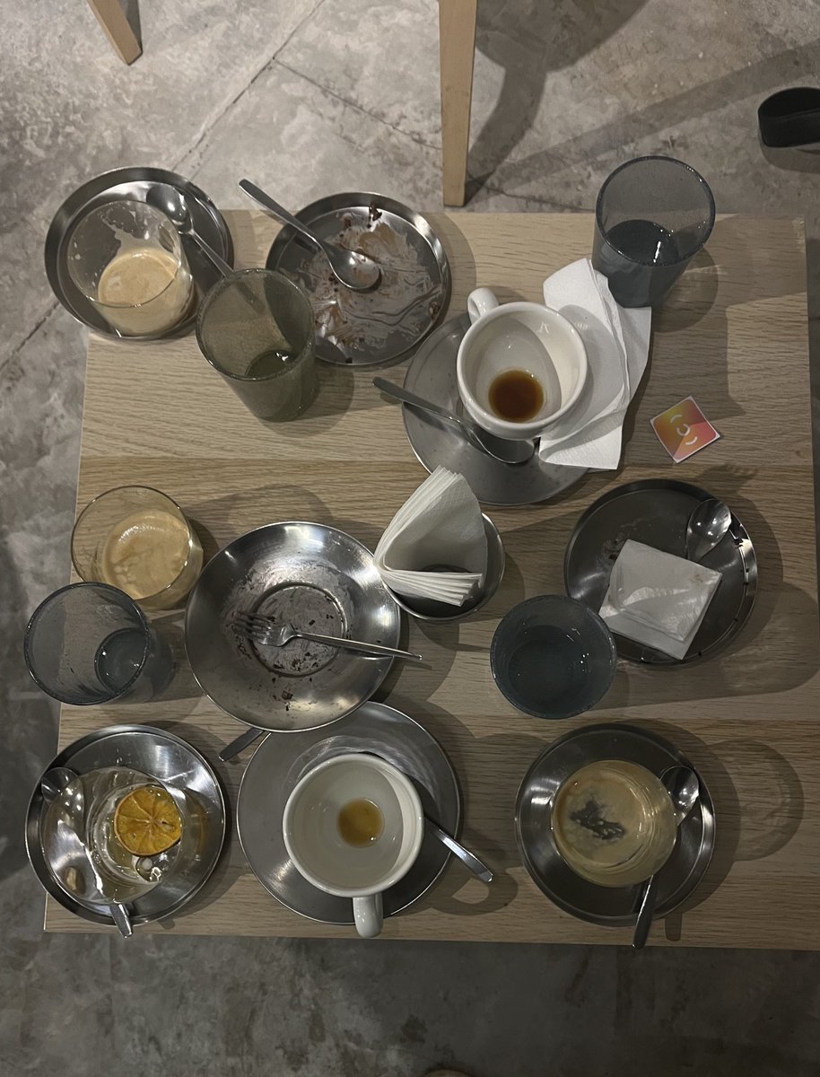 Carlitospindola's tweet image. Todo café es urgente porque nos vamos a morir.