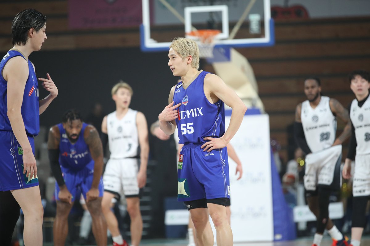 aomori_wats's tweet photo. ／
Bリーグで1番かっこいいのは…？
＼

シューゴ）え？俺だよね？
ユウヤ）え？俺だよ？

投票はこちらから🗳️
🔗https://t.co/fZke19eGlG

#Bリーグバレンタイン 
#青森ワッツ #大髙祐哉 https://t.co/Pg5UE4j3Ov