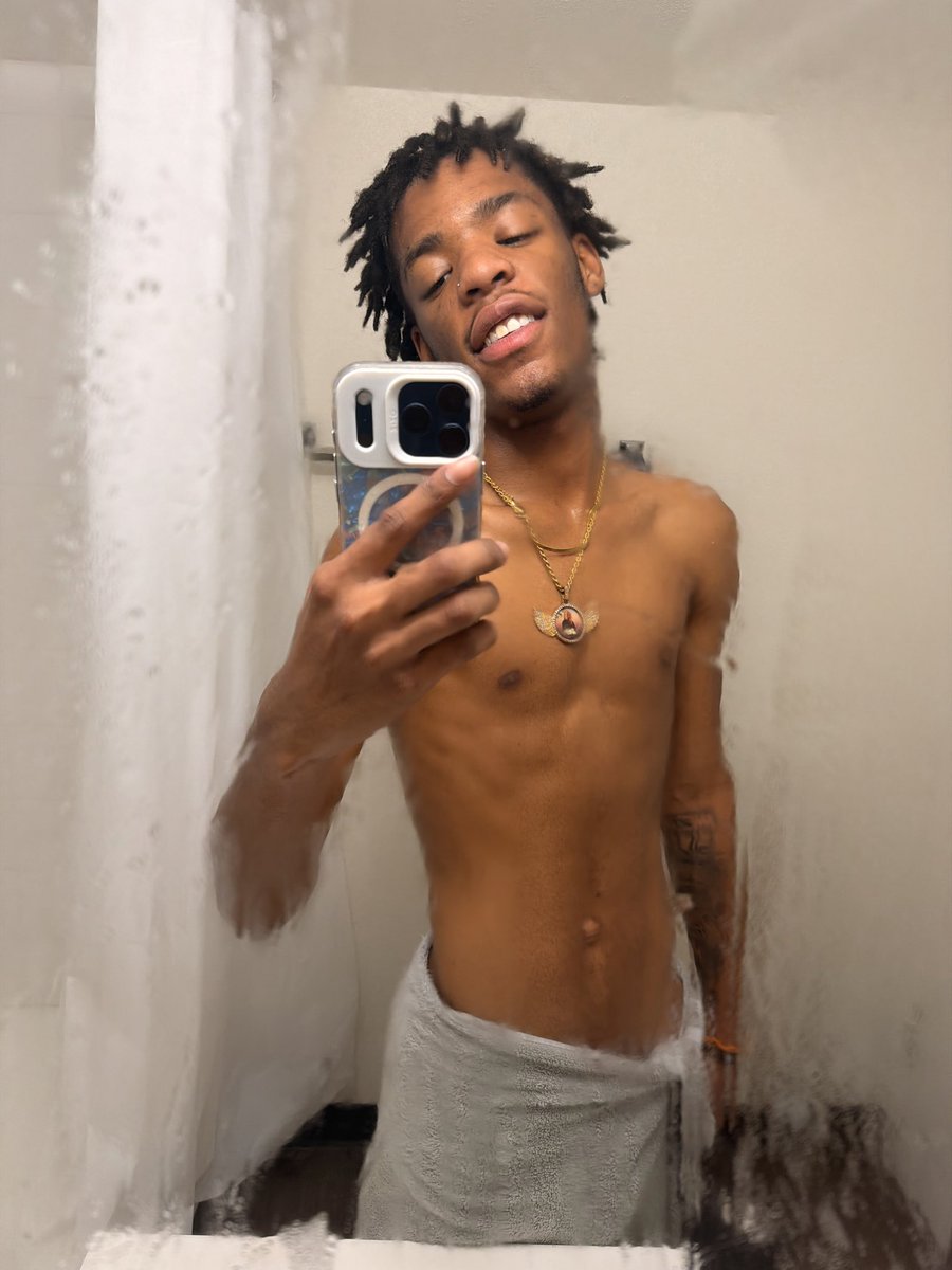 AwfullottaE3's tweet photo. Goodnight I guess 💦🤷🏾‼️ https://t.co/5bBXAyxvOn
