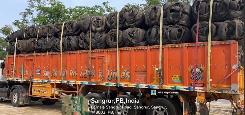 #NewInvestigation: भारत कैसे बना दुनिया का वेस्ट टायर डंपयार्ड ! 

विकसित देशों में वेस्ट टायर एक बड़ी समस्या है। वे यह कचरा अपने देश में नहीं जलाते बल्कि भारत में निर्यात करते हैं।

विगत वर्षों में भारत में विदेशों से वेस्ट टायर के आयात में पाँच गुना इज़ाफ़ा हुआ है। 2017 से 2024