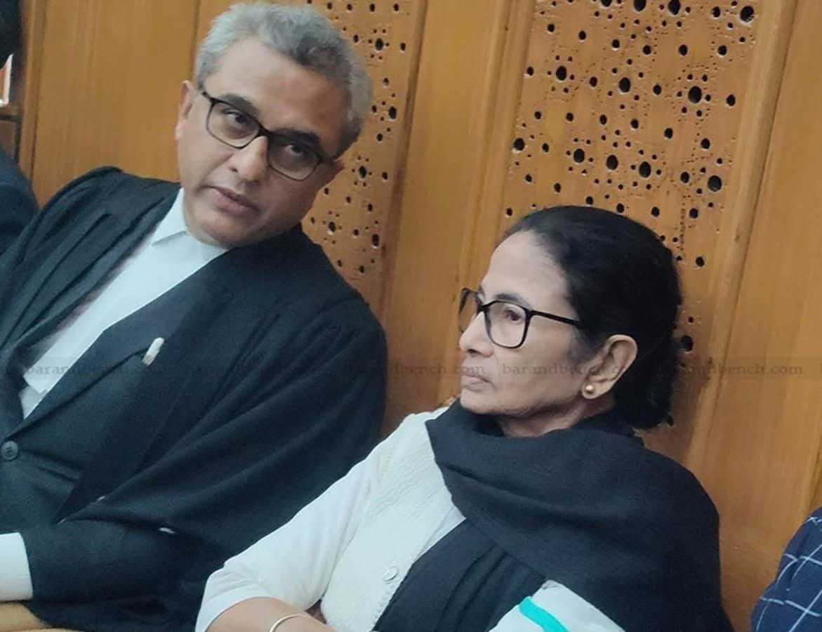 titu_dipankar's tweet photo. BIG BREAKING:

CM Mamata Banerjee reaches Supreme Court for hearing of a plea filed by her  challenging the ongoing SIR of electoral rolls in Bengal.

#DidiAtSupremeCourt https://t.co/3gEaEtJ6Zf