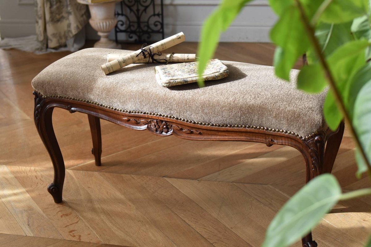 △しなやかな曲線美が引き立つ優しげな雰囲気を纏ったファブリック