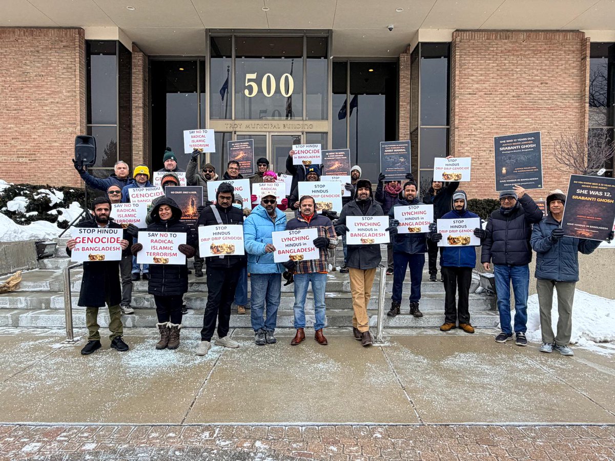 CFBDHindus's tweet photo. 📍 Detroit &amp; Troy, Michigan | Despite extreme weather, residents joined the #NationwideRally in solidarity with #BangladeshiHindus facing persecution. The day ended with a peaceful car rally. 🚗
#SaveBangladeshiHindus #HinduLivesMatter #StopHinduDripDripGenocide https://t.co/JL807BsP7Q